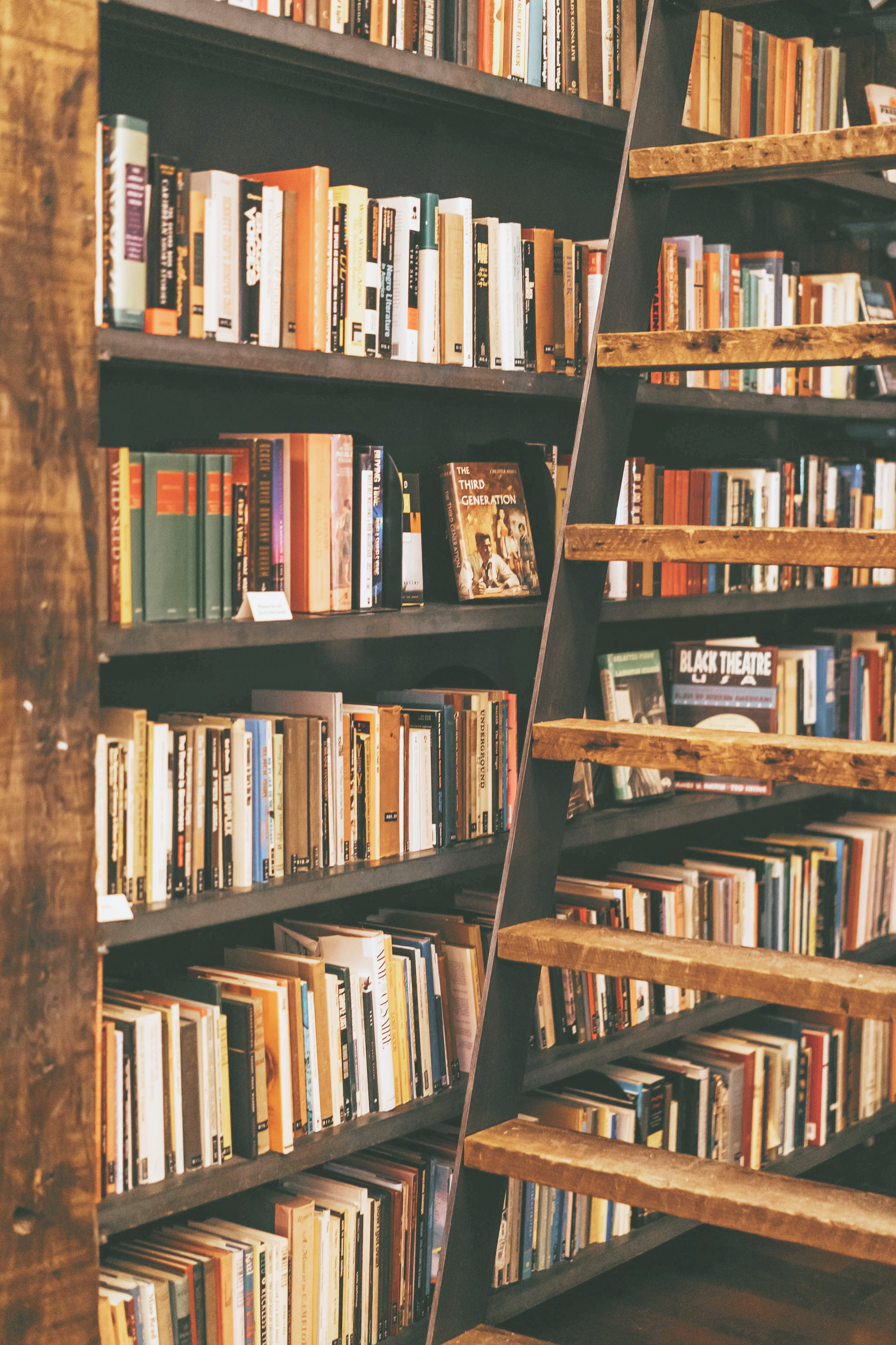 Foto de Ricky Esquivel biblioteca antigua